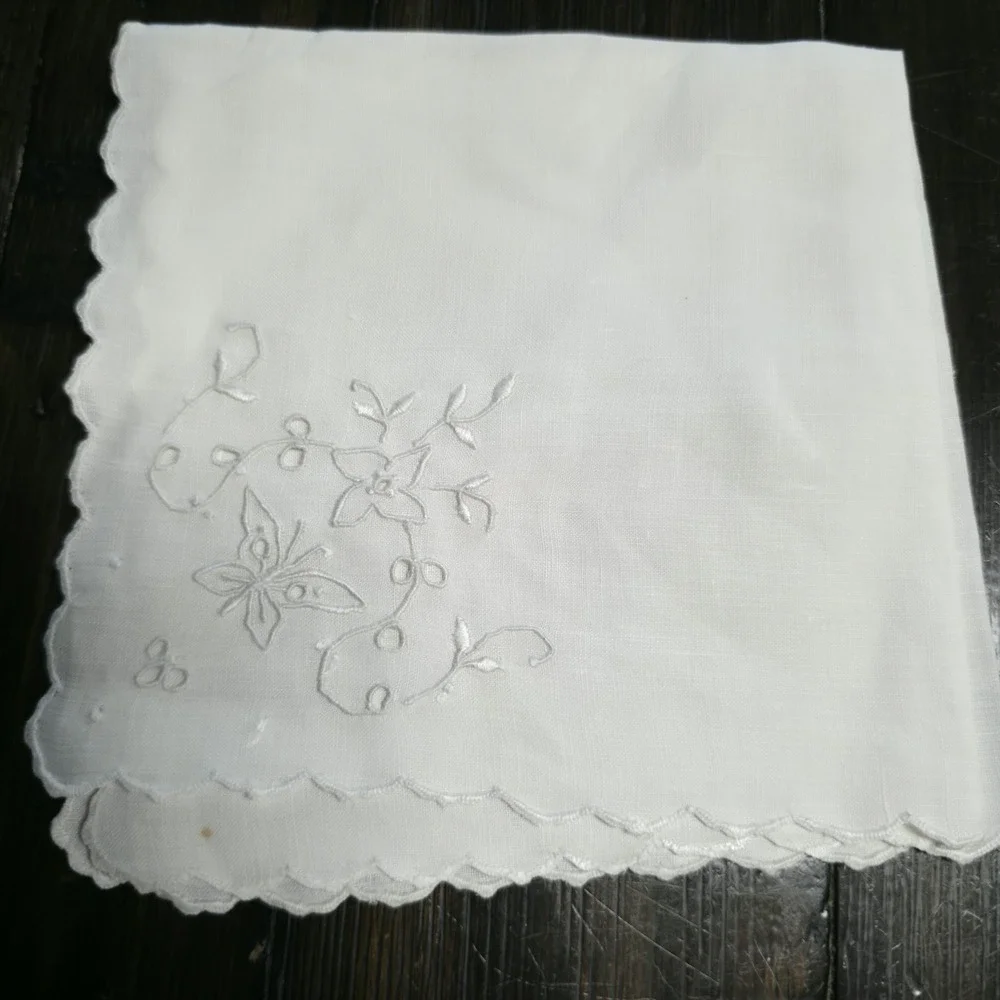 VTG White Embroidered Handkerchiefs Lot Butterfly Floral Scalloped Edge Bridal